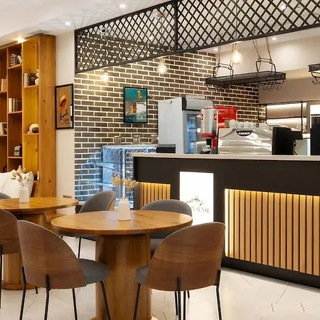 Designer - Breakfast - Free Parking バンスコ